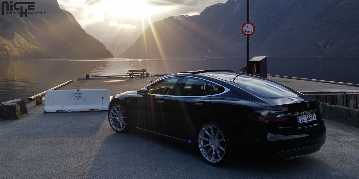 photo 2 Tesla Model S custom wheels Niche Essen - M146 21x9.0, ET , tire size X R21. 21x10.5 ET 