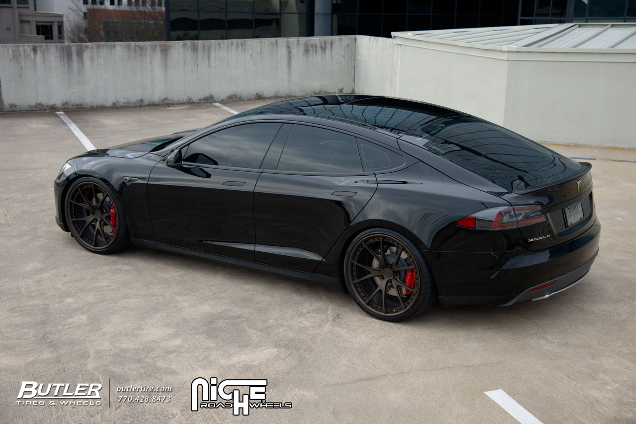photo 4 Tesla Model S custom wheels Niche Stüttgart 22x, ET +30, tire size X R22. 22x ET+35 