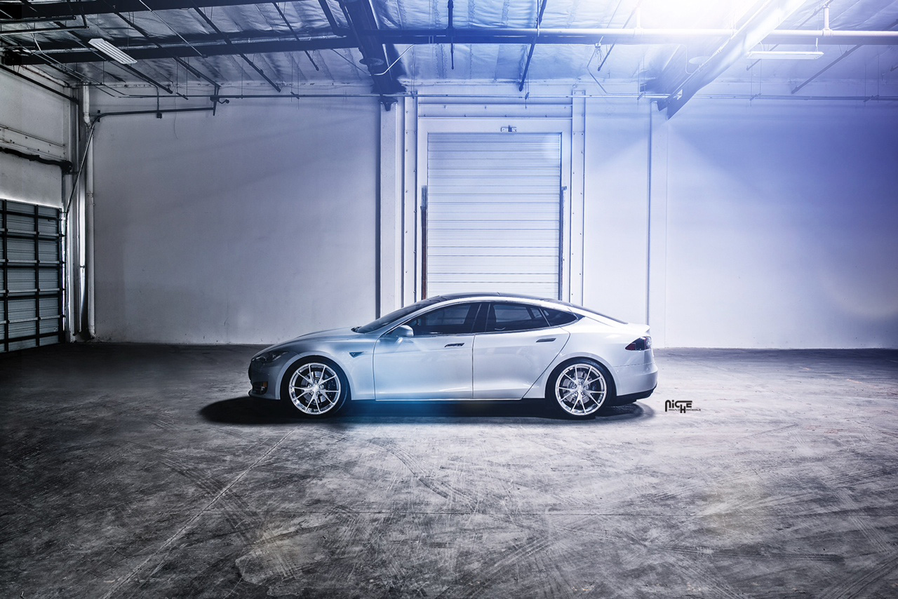 photo 5 Tesla Model S custom wheels Niche Stüttgart 21x9.0, ET , tire size X R21. 21x10.5 ET 