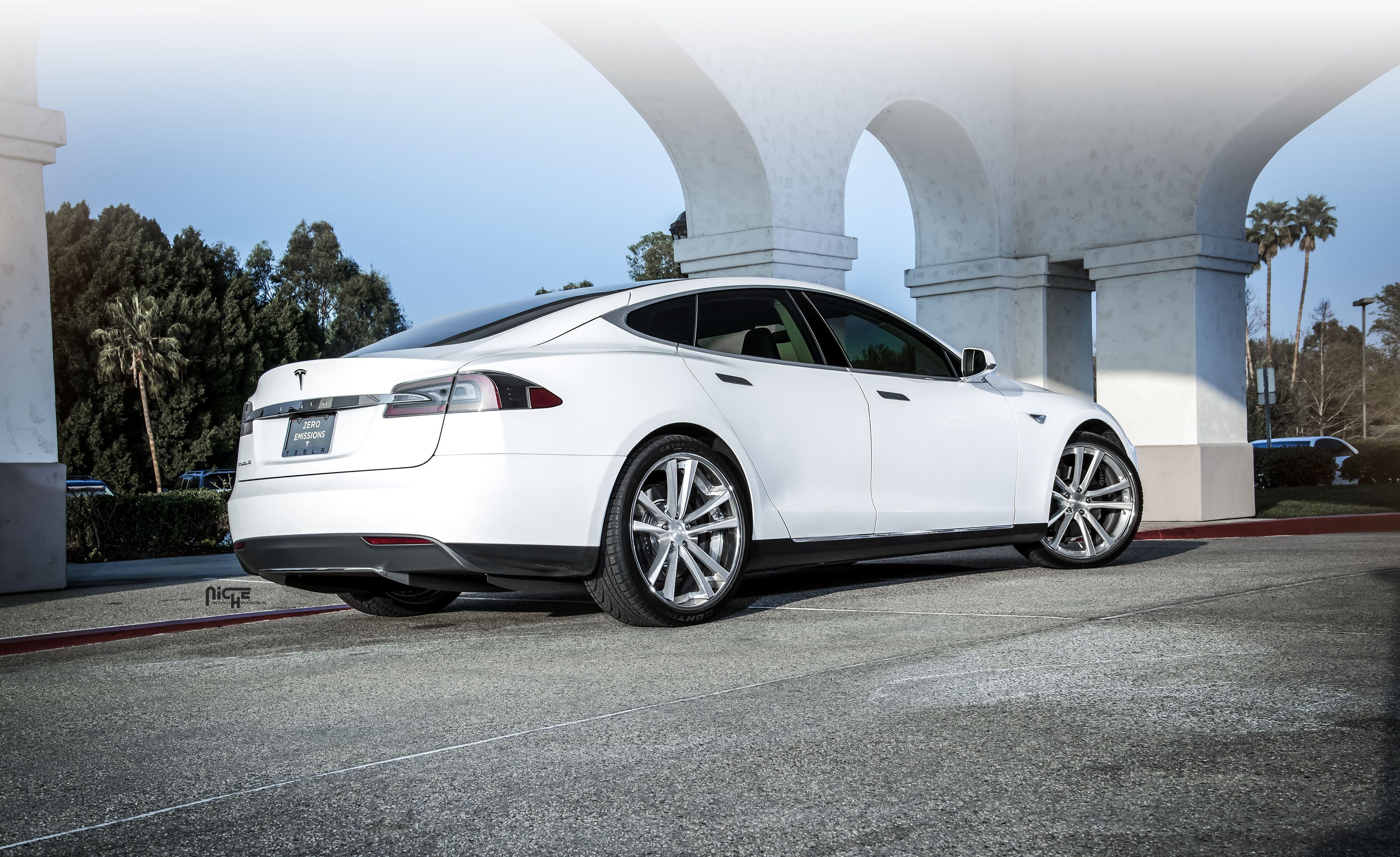 photo 2 Tesla Model S custom wheels Niche Concourse 22x8.5, ET , tire size 245/30 R22. 22x9.5 ET 285/30 R22