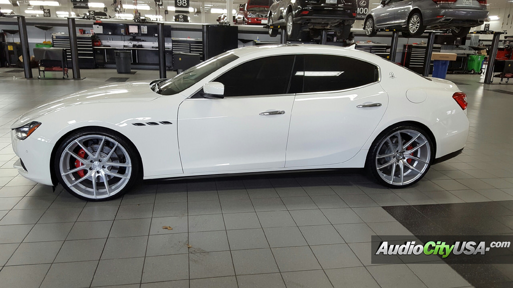 photo 2 Maserati Ghibli custom wheels Niche Targa 22x9.0, ET , tire size 245/30 R22. 22x10.5 ET 295/25 R22