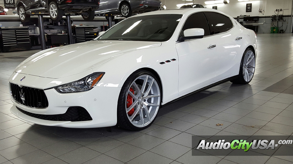 photo 4 Maserati Ghibli custom wheels Niche Targa 22x9.0, ET , tire size 245/30 R22. 22x10.5 ET 295/25 R22