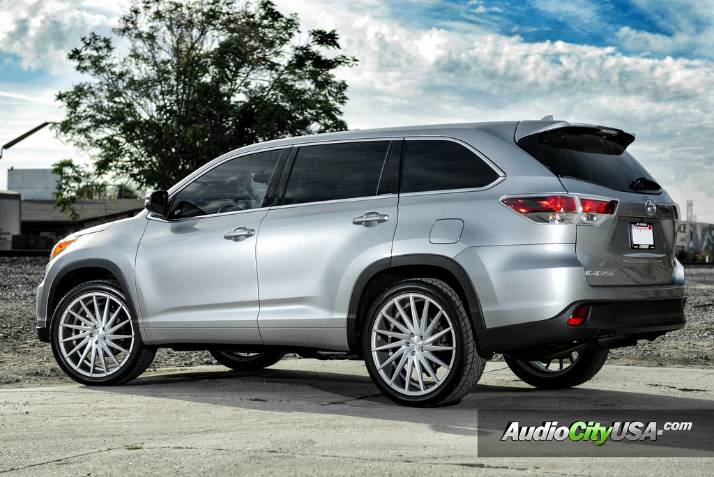 photo 3 Toyota Highlander custom wheels Varro VD 15 22x9.0, ET , tire size 265/40 R22. x ET