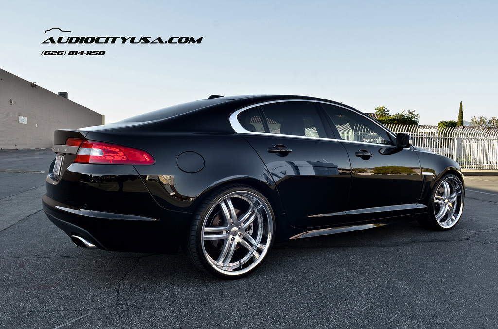 photo 2 Jaguar XF custom wheels XIX X 15 22x9.0, ET , tire size 235/30 R22. 22x10.5 ET 275/25 R22