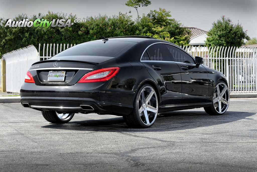 photo 2 Mercedes-Benz CLS-Class custom wheels Giovanna Dramuno 5 22x9.0, ET , tire size 235/30 R22. 22x10.5 ET 275/25 R22