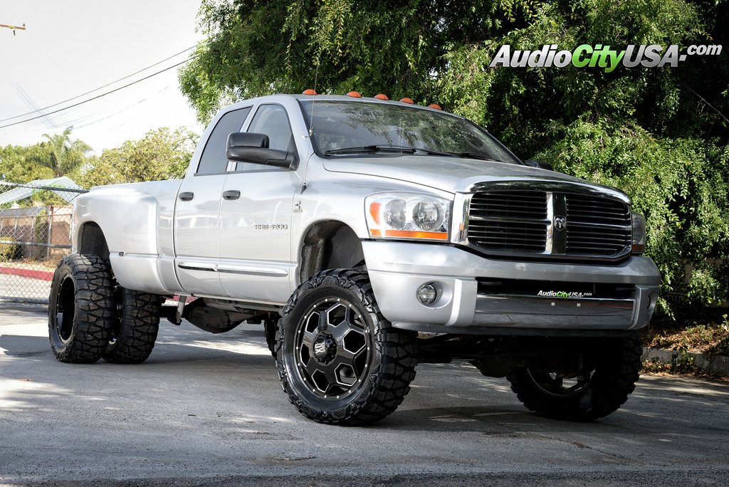 photo 2 Dodge Ram 3500 custom wheels XD 815 Battalion 22x8.25, ET , tire size 345/55 R22. x ET 