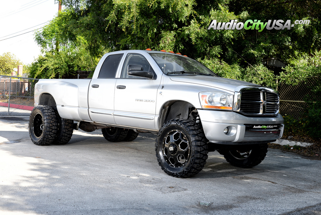 photo 5 Dodge Ram 3500 custom wheels XD 815 Battalion 22x8.25, ET , tire size 345/55 R22. x ET 