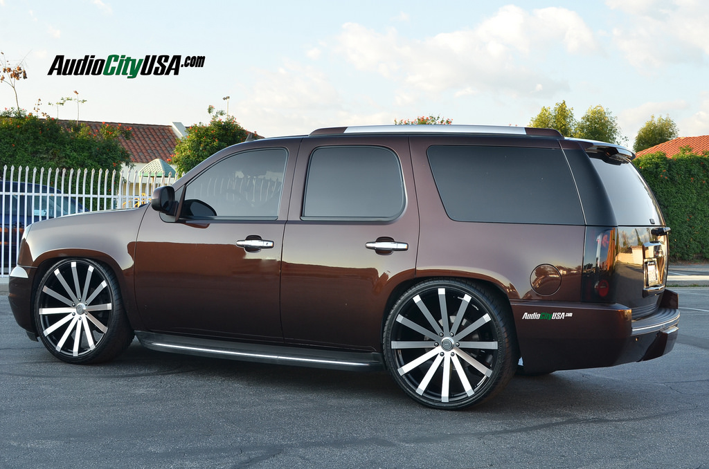 photo 2 GMC Yukon custom wheels Velocity VW 12 26x10.0, ET , tire size 295/30 R26. x ET 