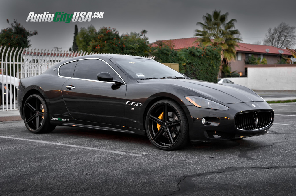 photo 4 Maserati GranTurismo custom wheels Gianelle Lucca 22x9.0, ET , tire size 245/30 R22. 22x10.5 ET 295/25 R22