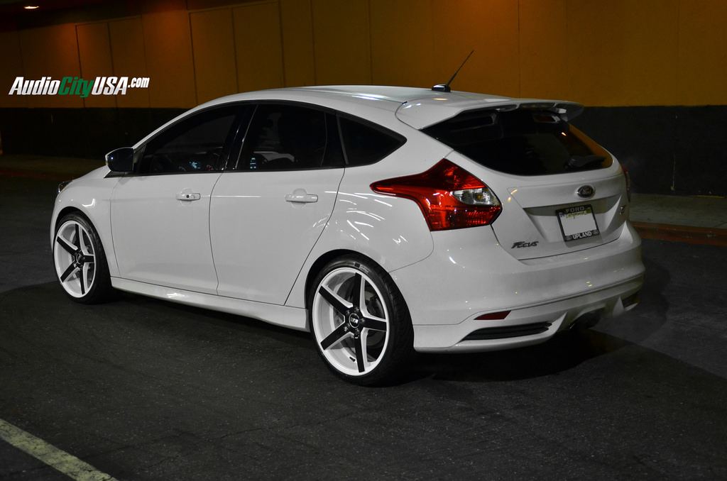 photo 3 Ford Focus ST custom wheels STR 607 19x8.5, ET , tire size 235/35 R19. x ET 