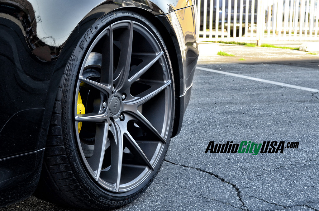 photo 1 Infiniti G37 custom wheels Niche Targa 20x8.5, ET , tire size 245/35 R20. 20x10.0 ET 275/30 R20