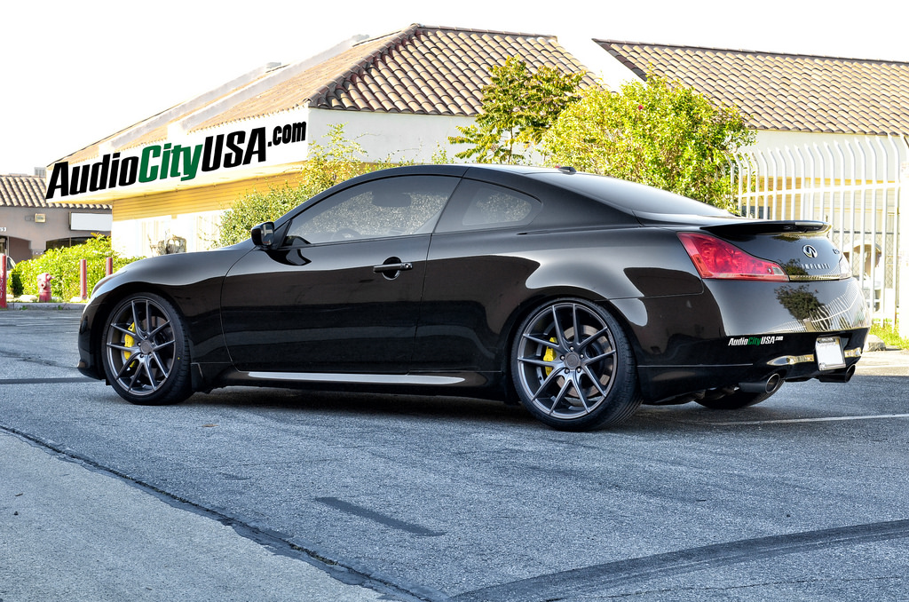 photo 4 Infiniti G37 custom wheels Niche Targa 20x8.5, ET , tire size 245/35 R20. 20x10.0 ET 275/30 R20