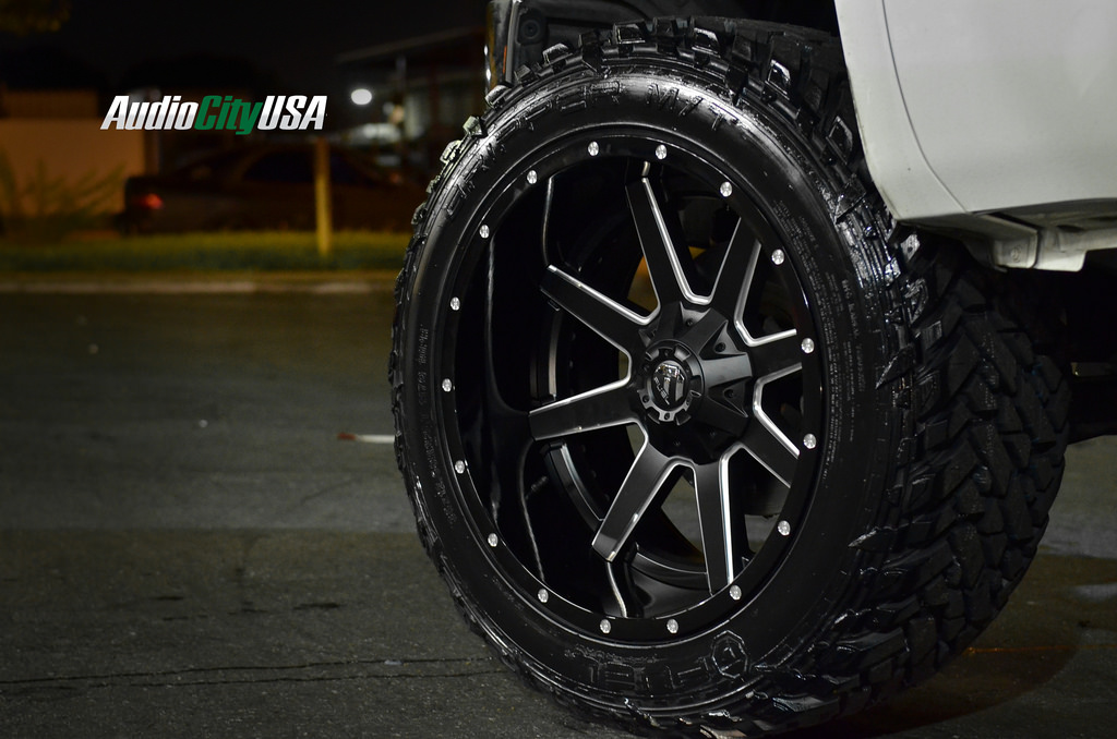 photo 1 Toyota Tundra custom wheels Fuel Maverick D262 22x12.0, ET , tire size 315/50 R22. x ET 