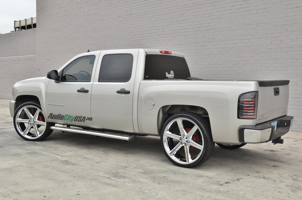 photo 2 Chevrolet Silverado 2500HD custom wheels IROC 6 Chrome 26x, ET , tire size 295/30 R26. x ET