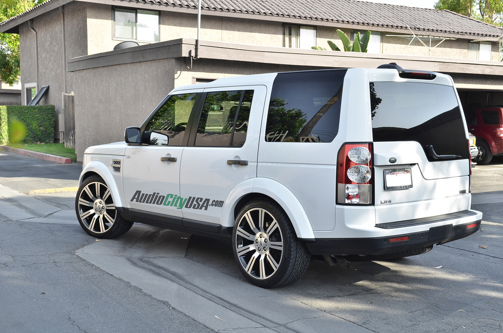 photo 2 Land Rover LR4 custom wheels Stormer Replica 22x9.5, ET , tire size 265/40 R22. x ET 