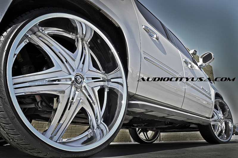photo 1 Cadillac Escalade EXT custom wheels Diablo Elite 30x10.0, ET , tire size 265/30 R30. x ET 
