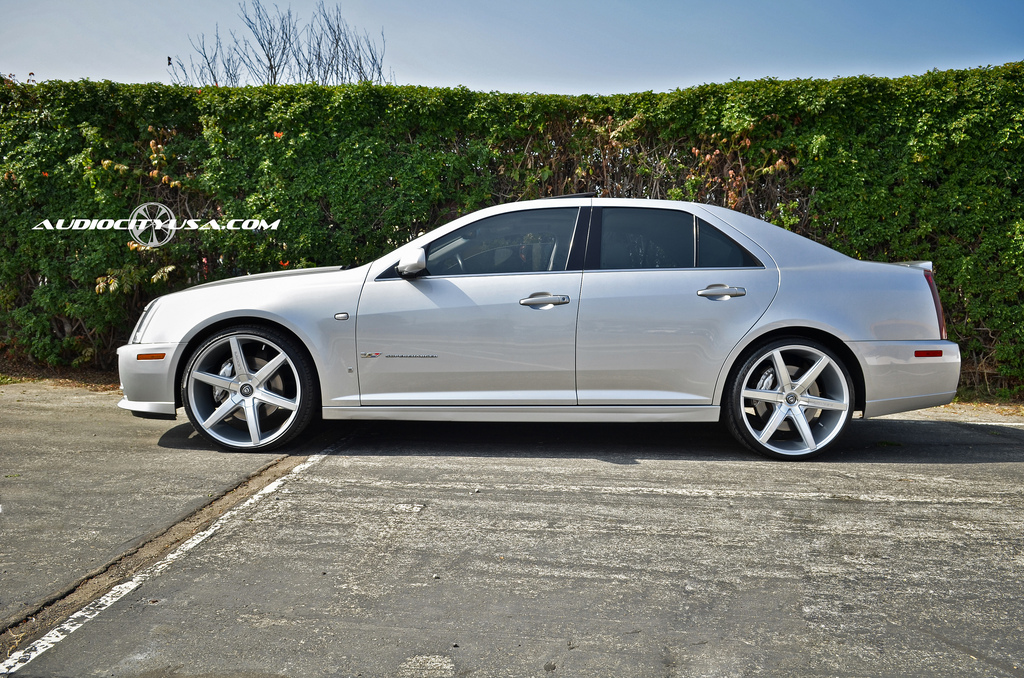 photo 4 Cadillac STS custom wheels Lexani R6 22x9.0, ET , tire size 245/30 R22. 22x10.0 ET 275/25 R22