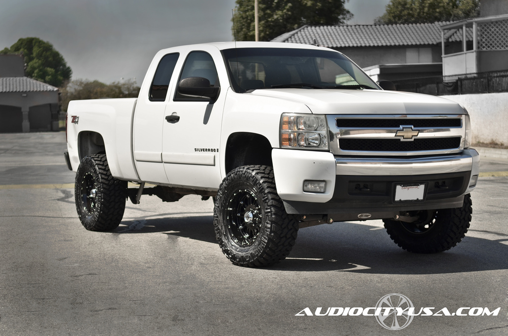 photo 4 Chevrolet Silverado 2500HD custom wheels XD Hoss 18x, ET , tire size 315/70 R18. x ET 