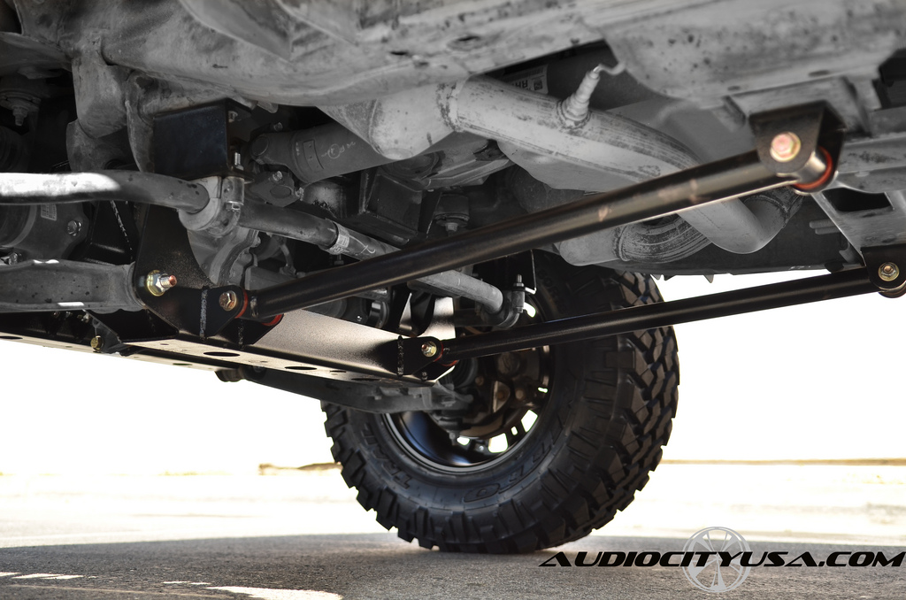 photo 5 Chevrolet Silverado 2500HD custom wheels XD Hoss 18x, ET , tire size 315/70 R18. x ET 