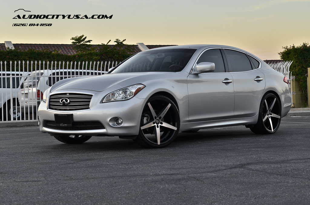 photo 2 Infiniti M37 custom wheels Lexani R four 22x9.0, ET , tire size 265/30 R22. 22x10.0 ET 295/25 R22