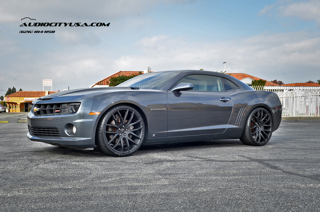 photo 2 Chevrolet Camaro custom wheels Giovanna Kilis 22x9.0, ET , tire size 255/30 R22. 22x10.5 ET 295/25 R22