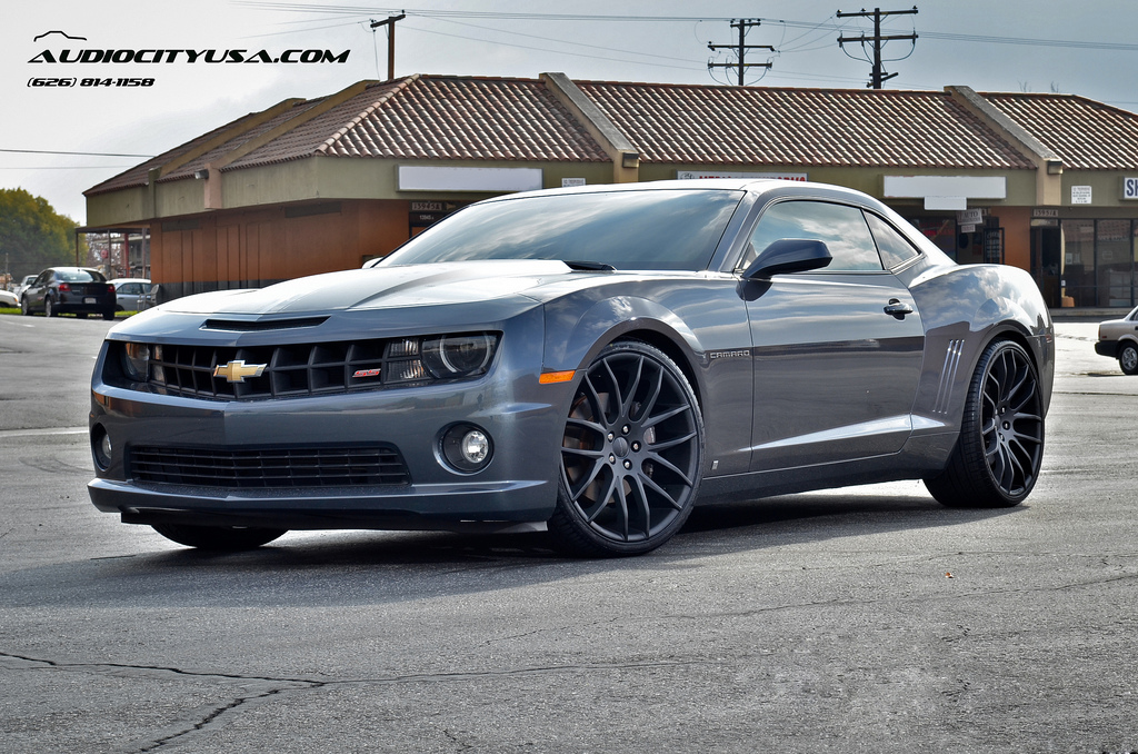 photo 3 Chevrolet Camaro custom wheels Giovanna Kilis 22x9.0, ET , tire size 255/30 R22. 22x10.5 ET 295/25 R22
