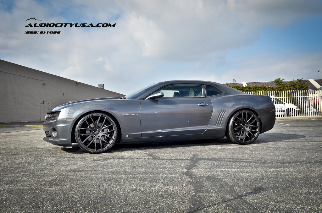 photo 4 Chevrolet Camaro custom wheels Giovanna Kilis 22x9.0, ET , tire size 255/30 R22. 22x10.5 ET 295/25 R22