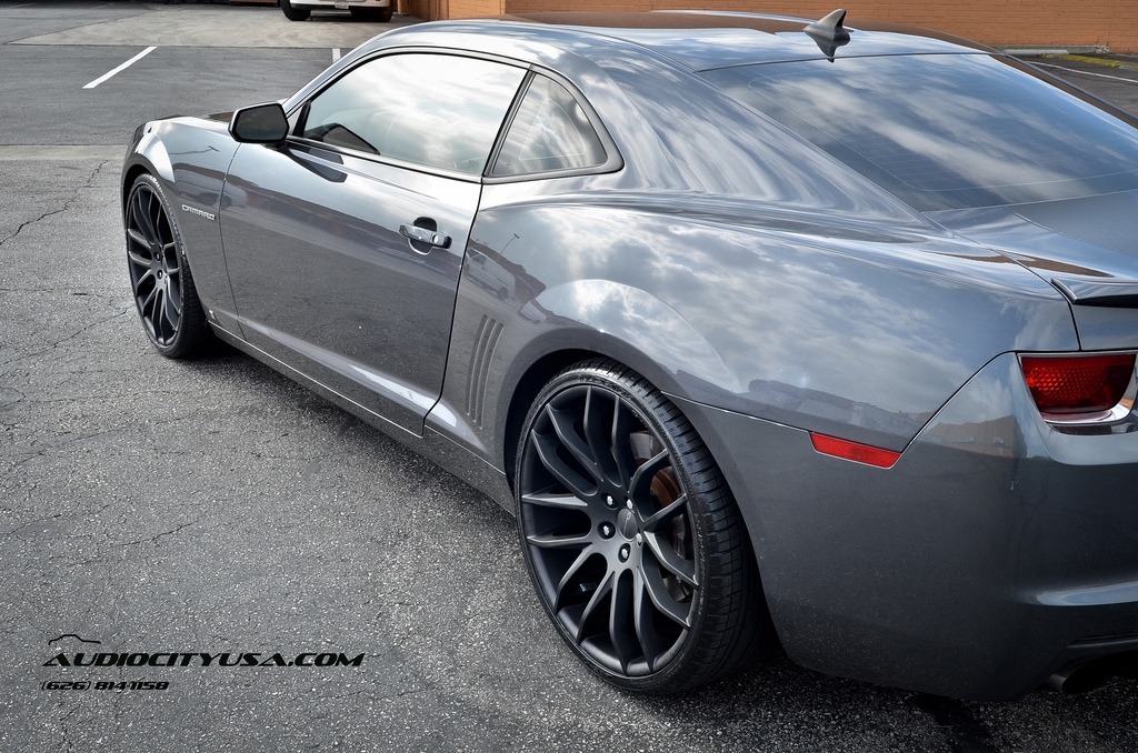 photo 6 Chevrolet Camaro custom wheels Giovanna Kilis 22x9.0, ET , tire size 255/30 R22. 22x10.5 ET 295/25 R22