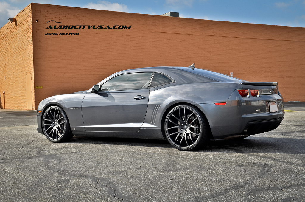 photo 8 Chevrolet Camaro custom wheels Giovanna Kilis 22x9.0, ET , tire size 255/30 R22. 22x10.5 ET 295/25 R22