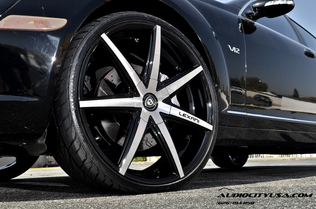 photo 1 Mercedes-Benz S-Class custom wheels Lexani R seven 22x9.0, ET , tire size 245/30 R22. 22x10.0 ET 295/25 R22
