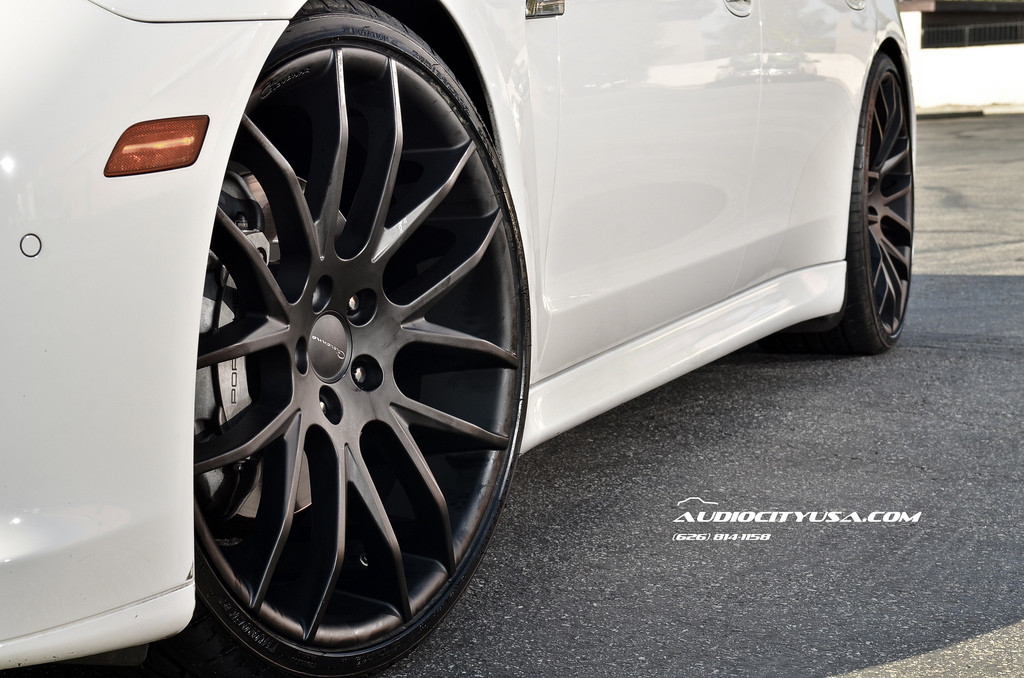 photo 1 Porsche Panamera custom wheels Giovanna Kilis 22x9.0, ET , tire size 265/30 R22. 22x10.5 ET 305/25 R22