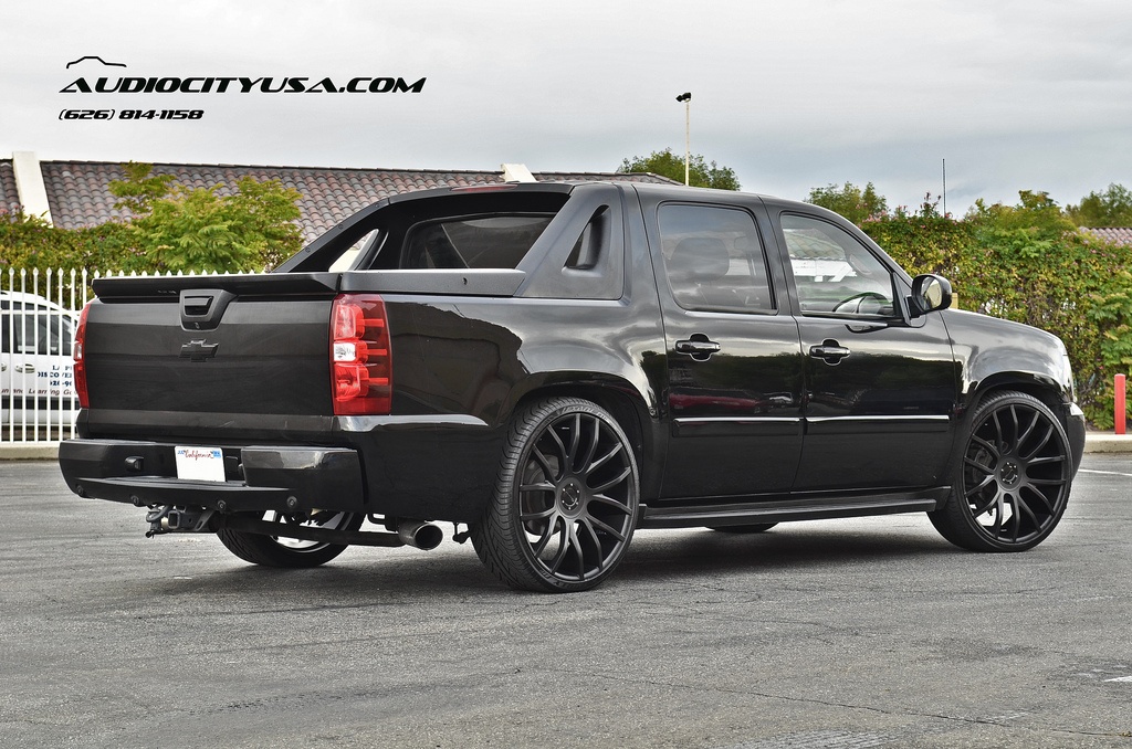 photo 5 Chevrolet Avalanche 1500 custom wheels Giovanna Sienna 26x10.0, ET , tire size 295/30 R26. x ET 