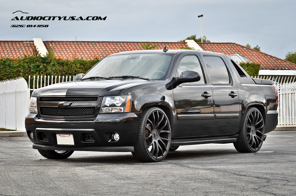 photo 6 Chevrolet Avalanche 1500 custom wheels Giovanna Sienna 26x10.0, ET , tire size 295/30 R26. x ET 