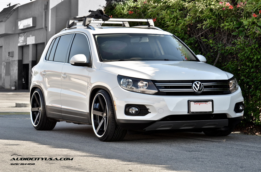 photo 3 Volkswagen Tiguan custom wheels Giovanna Mecca 20x10.0, ET , tire size 245/35 R20. x ET 