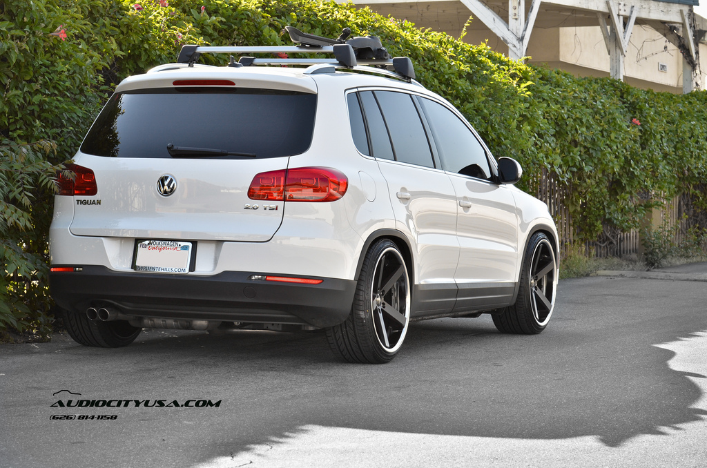 photo 4 Volkswagen Tiguan custom wheels Giovanna Mecca 20x10.0, ET , tire size 245/35 R20. x ET 