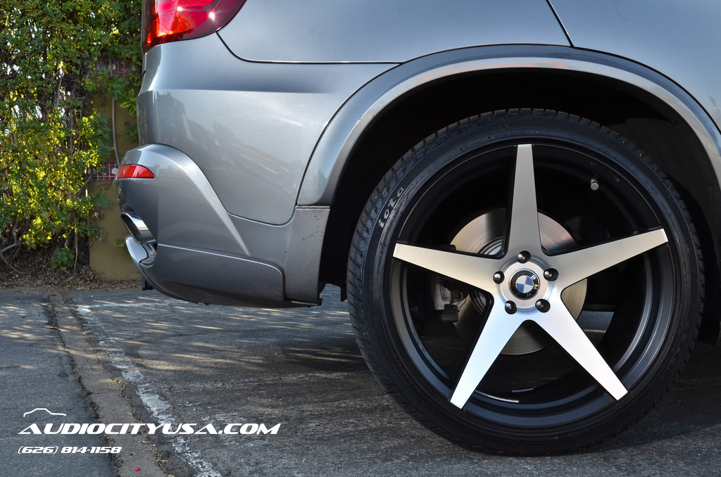 photo 6 BMW X5 custom wheels Blaque Diamond BD 300 22x10.5, ET , tire size 285/35 R22. x ET