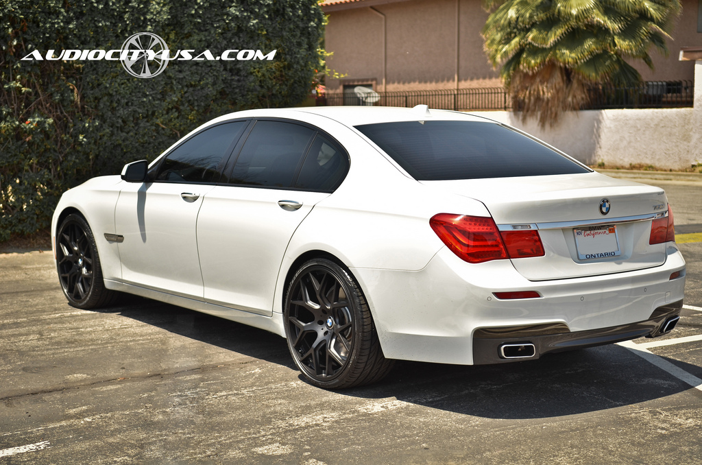 photo 2 BMW 750 custom wheels Giovanna Puerto 22x9.0, ET , tire size 265/30 R22. 22x10.5 ET 295/25 R22