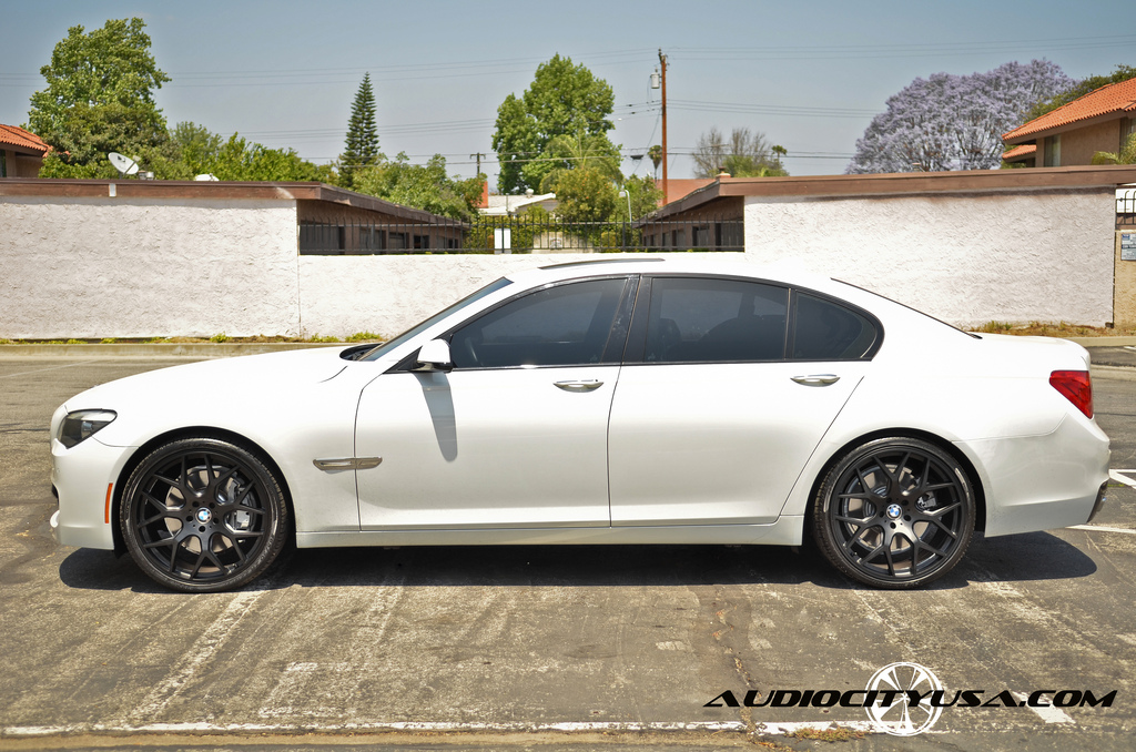 photo 4 BMW 750 custom wheels Giovanna Puerto 22x9.0, ET , tire size 265/30 R22. 22x10.5 ET 295/25 R22