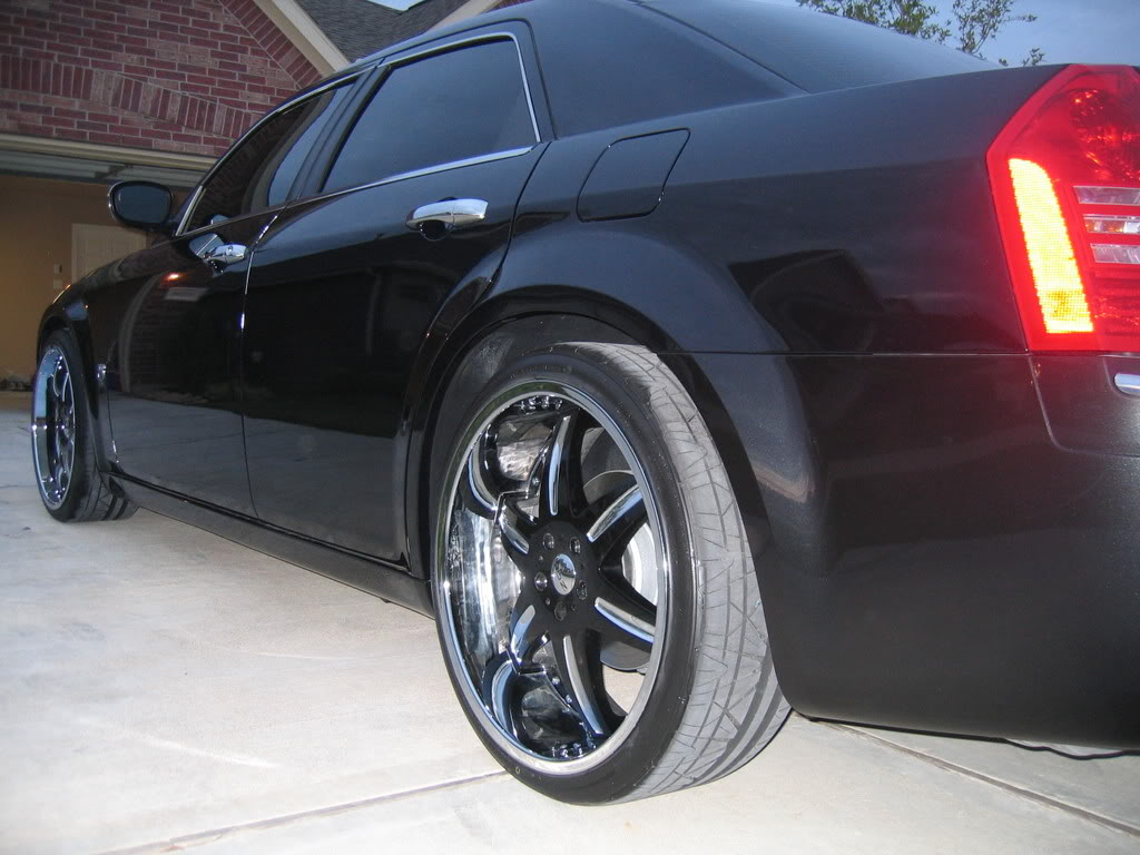 photo 2 Chrysler 300C custom wheels MOZ Dinner Rolls 22x9.5, ET +15, tire size 265/30 R22. x ET 
