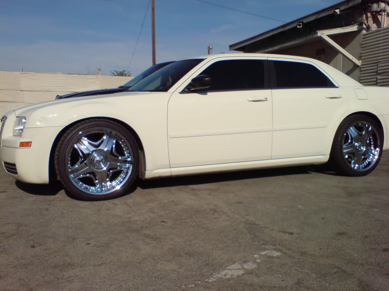 photo 2 Chrysler 300C custom wheels Akuza Sting 22x, ET , tire size 265/35 R22. x ET 