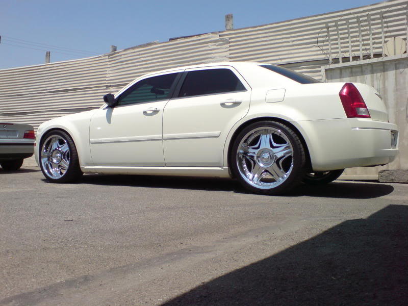 photo 3 Chrysler 300C custom wheels Akuza Sting 22x, ET , tire size 265/35 R22. x ET 