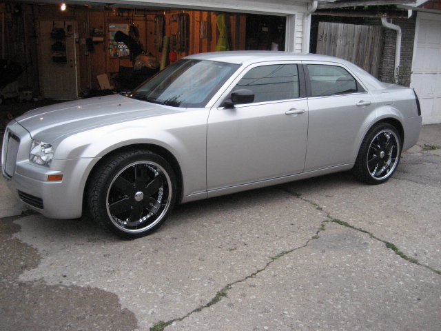 photo 1 Chrysler 300C custom wheels Giovanna Caracas 23x, ET , tire size 265/35 R23. x ET 