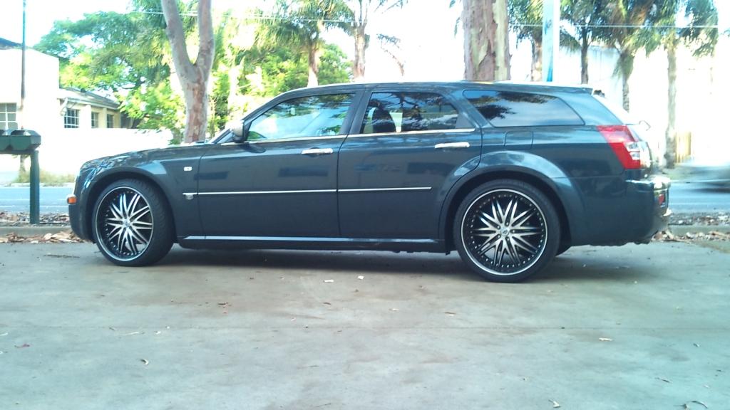 photo 2 Chrysler 300C custom wheels Lexani LX-10 22x9.0, ET , tire size 265/30 R22. 22x10.0 ET 285/30 R22