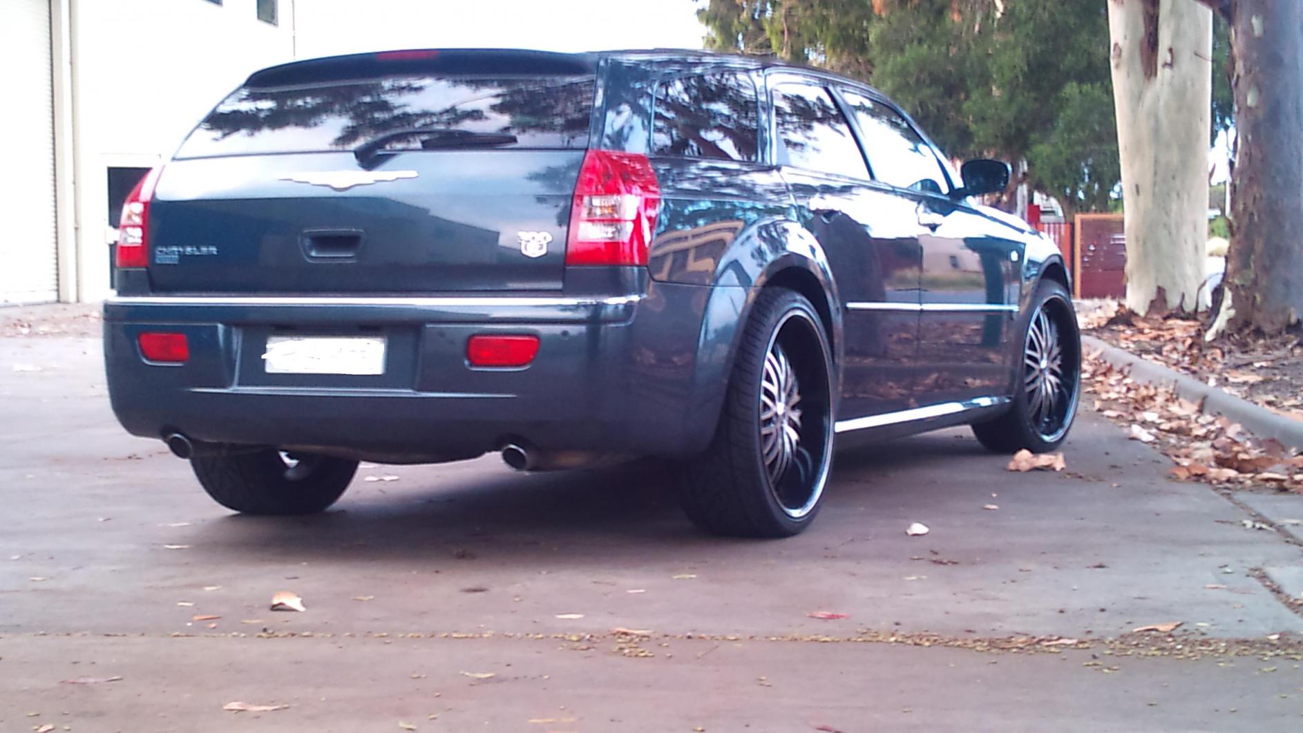 photo 3 Chrysler 300C custom wheels Lexani LX-10 22x9.0, ET , tire size 265/30 R22. 22x10.0 ET 285/30 R22