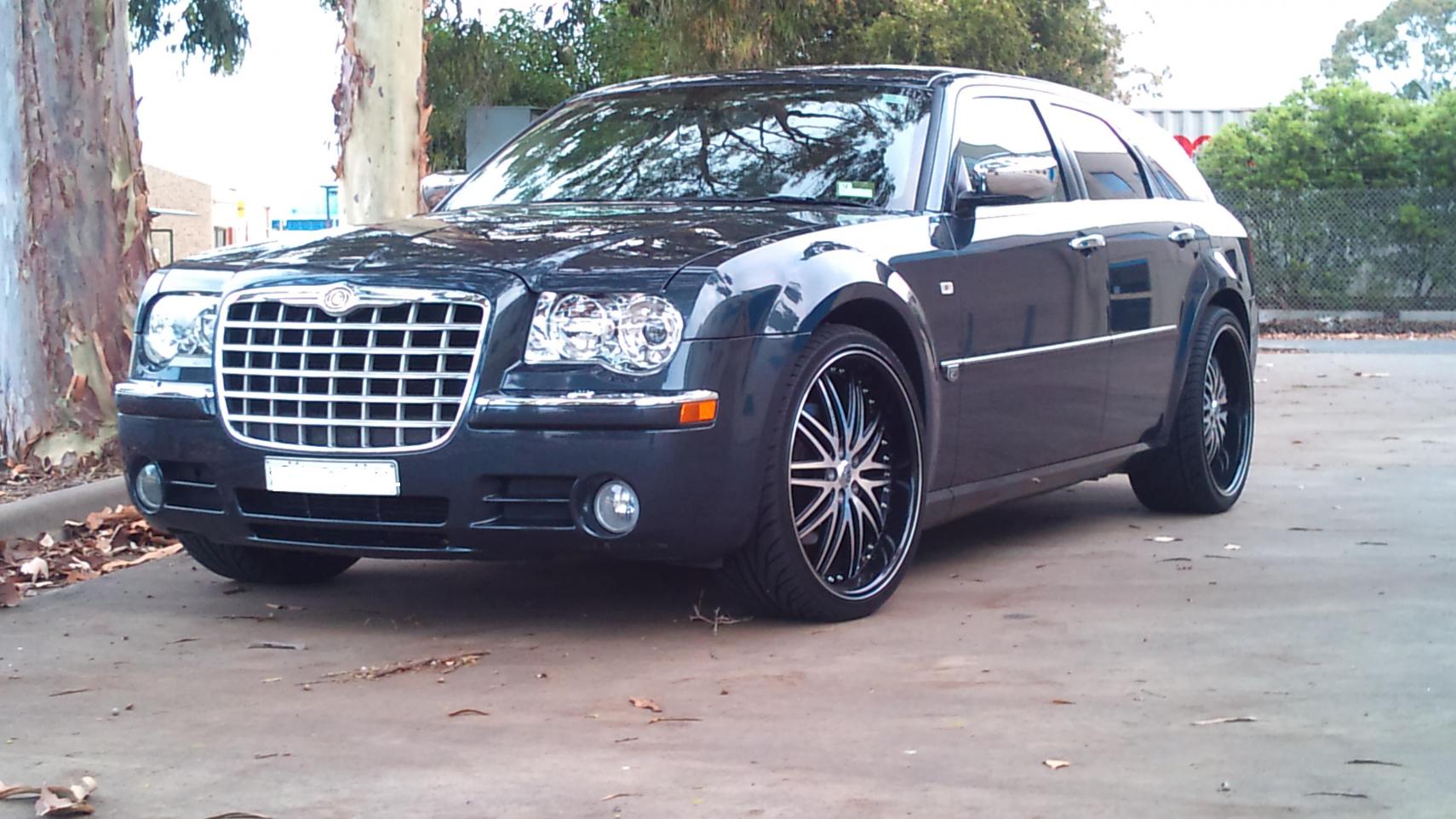 photo 4 Chrysler 300C custom wheels Lexani LX-10 22x9.0, ET , tire size 265/30 R22. 22x10.0 ET 285/30 R22