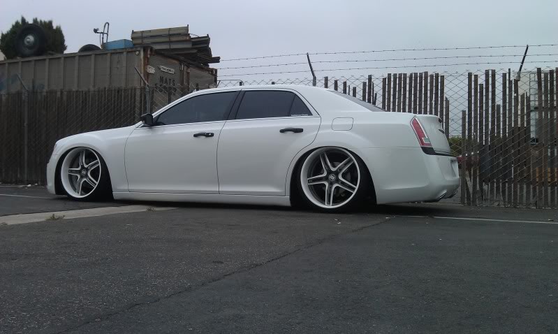 photo 1 Chrysler 300C custom wheels USW Alive 22x9.0, ET , tire size X R22. 22x10.0 ET 