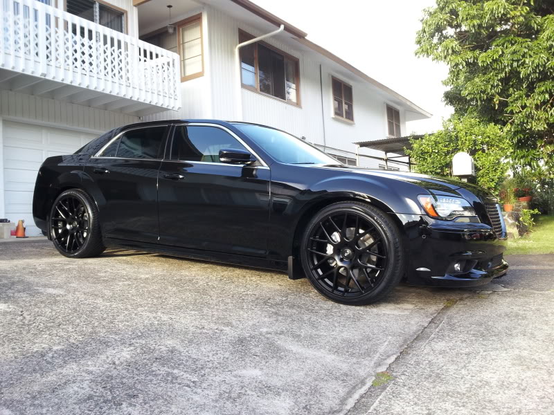 photo 2 Chrysler 300 custom wheels Niche Circuit 22x9.0, ET , tire size 265/35 R22. 22x10.5 ET 295/30 R22