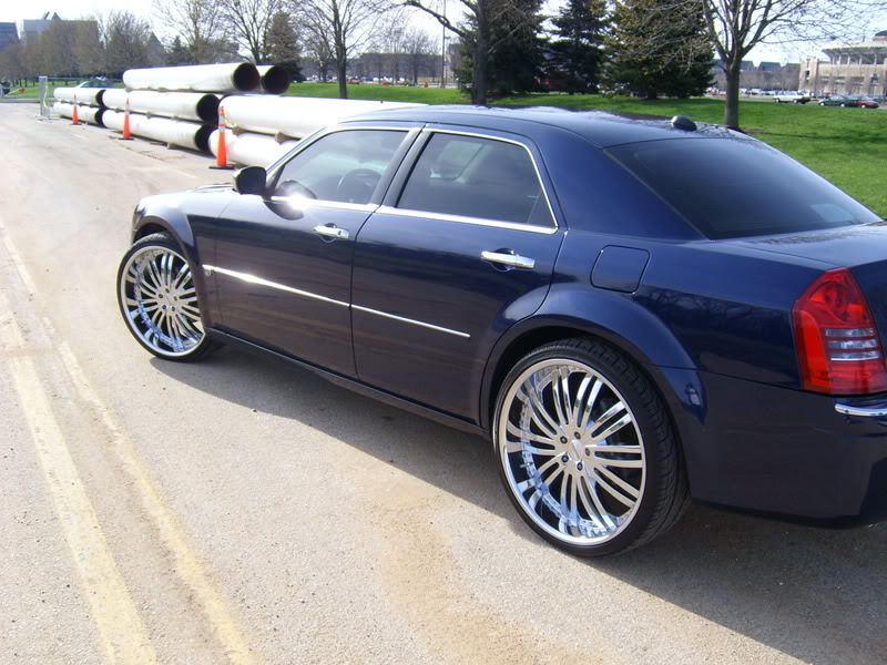 photo 3 Chrysler 300C custom wheels Verde Madonna 24x9.5, ET +18, tire size 255/30 R24. x ET 