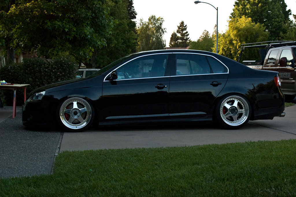 photo 1 Volkswagen Jetta custom wheels 18x9.5, ET +24, tire size 205/40 R18. 18x11.0 ET+20 225/40 R18