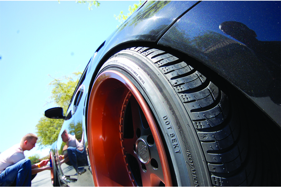 photo 5 Nissan 350Z custom wheels Work Equips 18x10.0, ET -3, tire size 225/40 R18. 18x12.0 ET-3 275/35 R18
